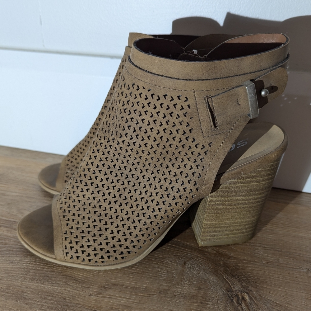 Soda Tan Chunky Open Toe Heel